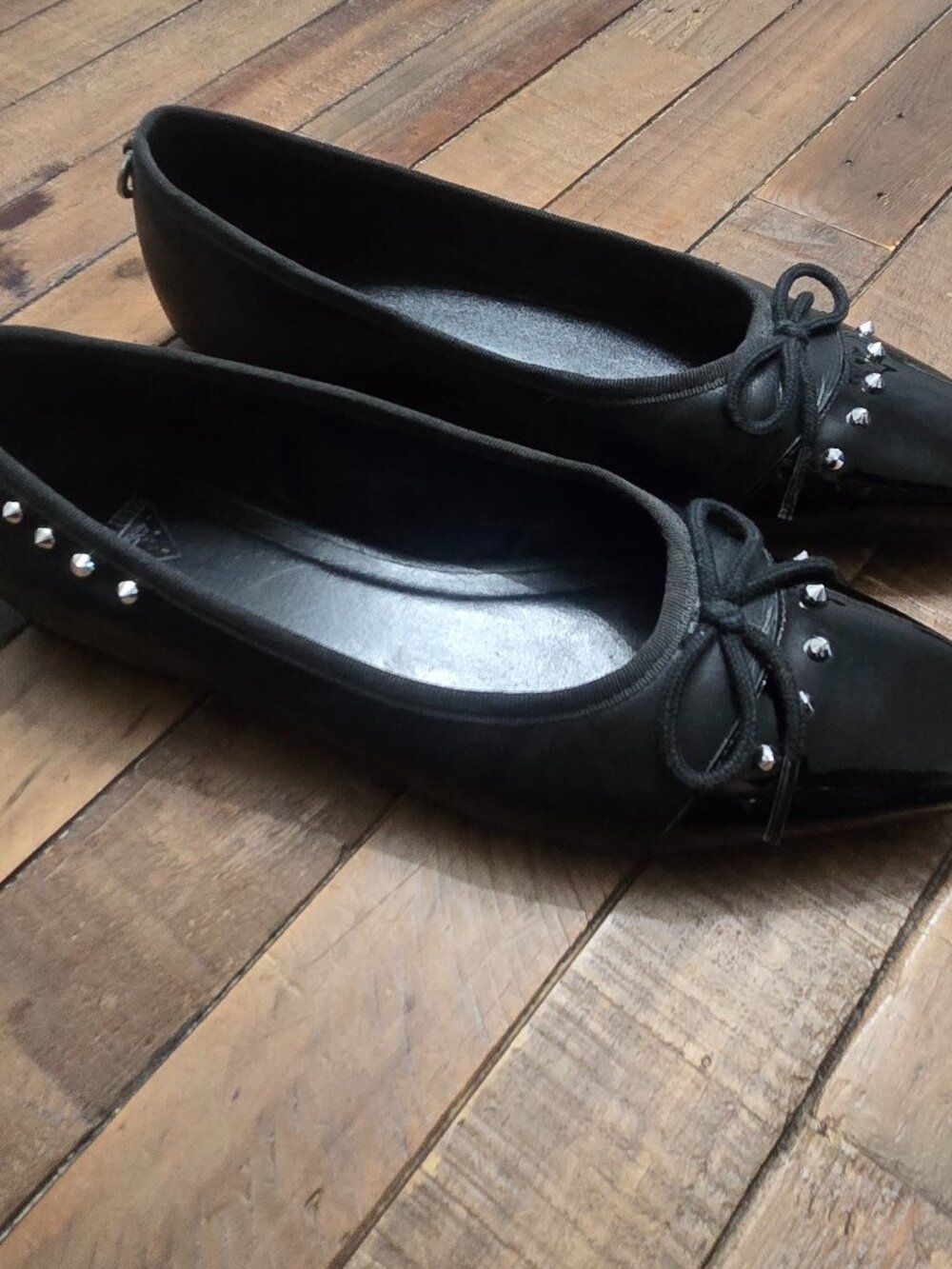 John Fluevog Voggettes Pina Studded Ballet Flats Patent Black Size 8.5 MINT